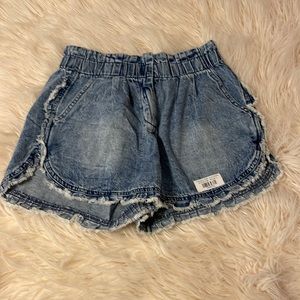 NWT GeeGee Throw back high-waisted ruffled short. Size L.